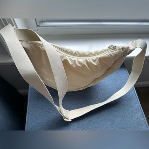 Light and easy to wear off- white (natural)